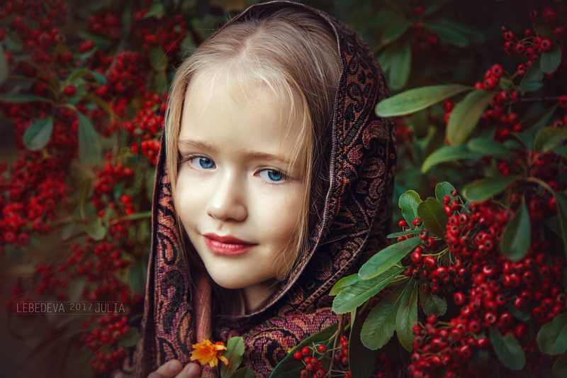 autumn red portrait girl beauty beautiful cute happiness child photo children green happy photosession photography photoshop baby berries retouch photoart juliahappy Anastasia фото превью