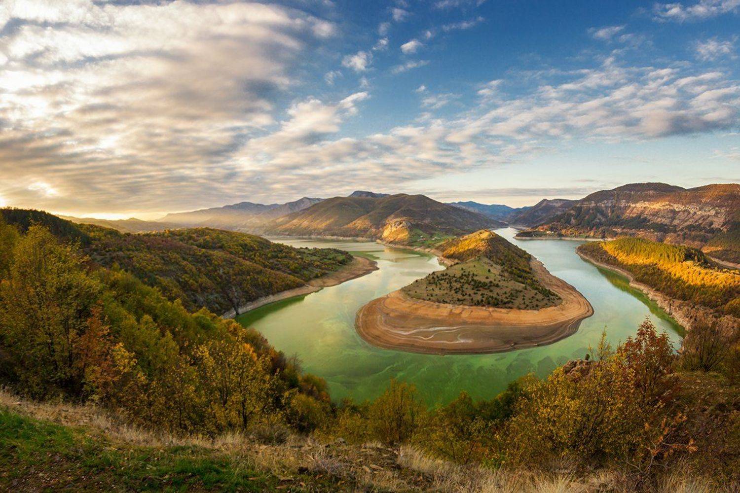 река , Ирина Костова