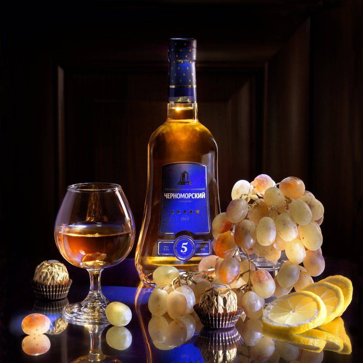 коньяк черноморский, бокал, виноград, конфеты, лимон, Tom Fincher