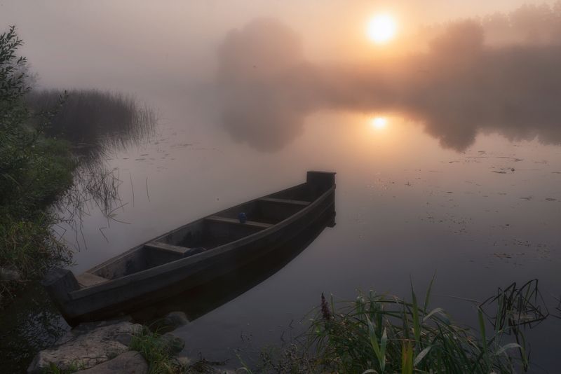 россия, природа, река, угра, смоленская область, август, 2017, рассвет, туман, nikon, пейзаж, утро, солнце, рассвет, лодка Про лодочку фото превью