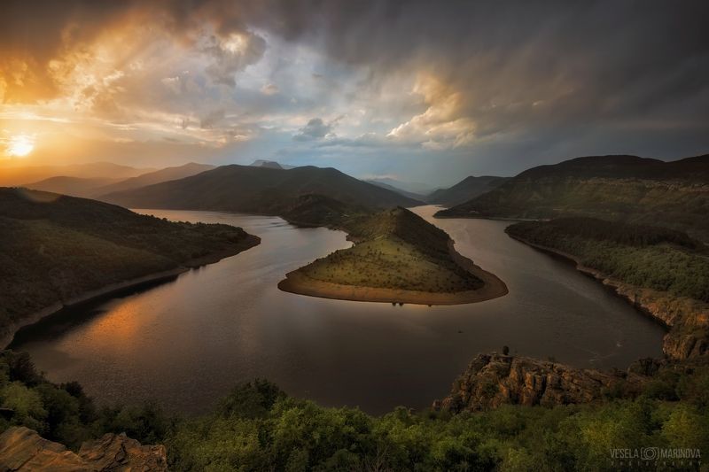 Первые лучи после шторма ... или мечта фотографа :) фото превью