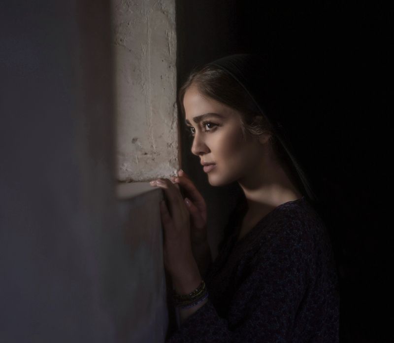 portrait, dark-portrait, natural-light, scenes , beauty Expectation фото превью