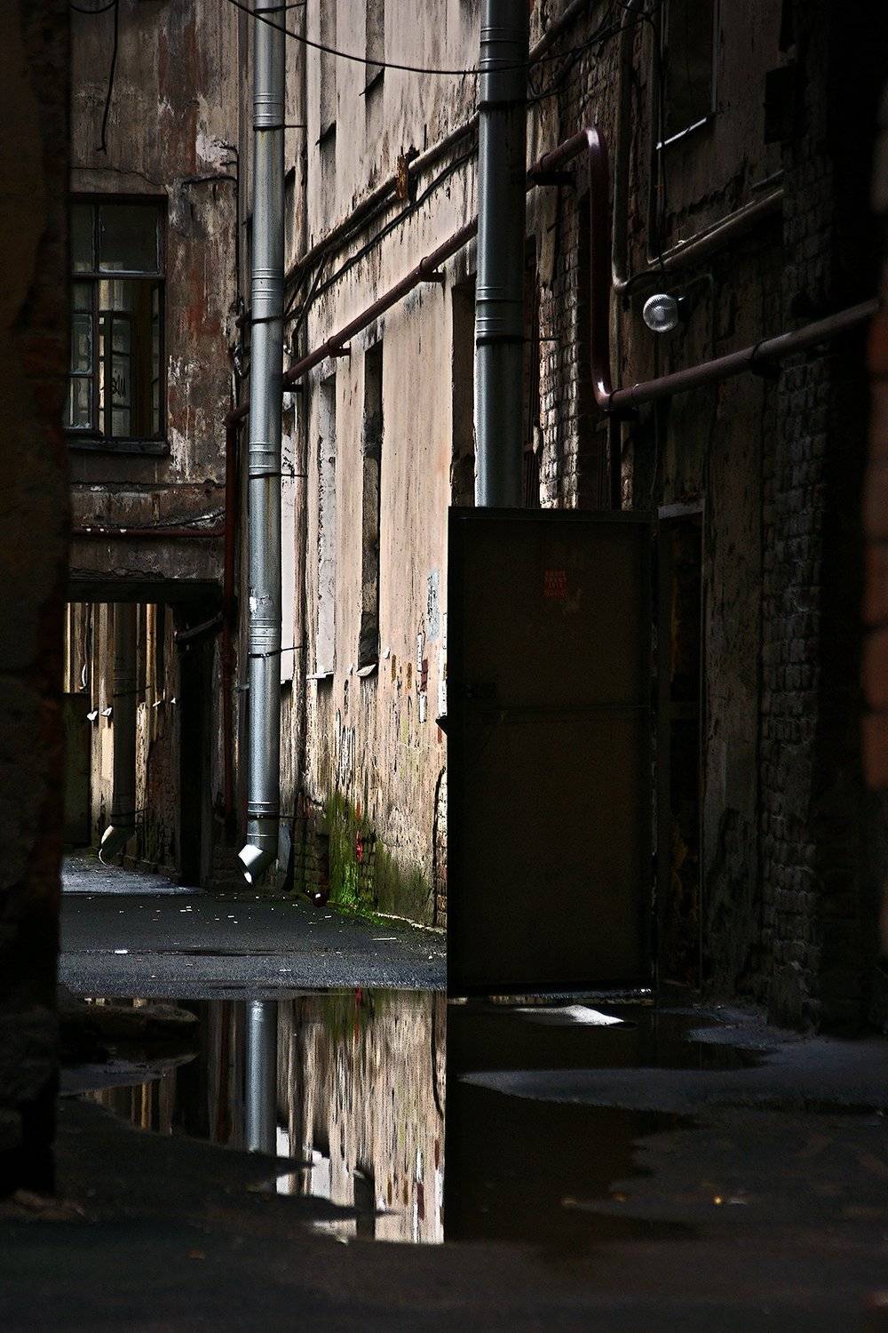 #deep.spb, #deepspb, #санктпетербург, #петербург, #спб, #питер, #saintpetersburg, #petersburg, #spb, #piter, #город, #city, #street, #streetphoto, #streetphotography, #cityscape, #urbex, #urbexphoto, #urbanexploration, #abandoned, #steps, #door, #window, deep.spb