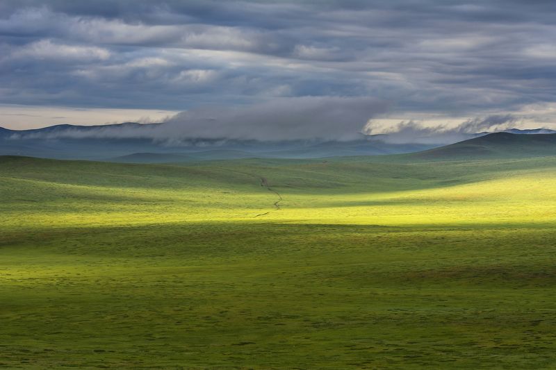 пейзаж, горы, монголия, облака, солнце Утро фото превью