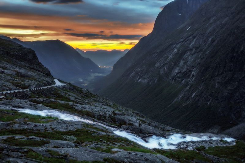 горы, долина, река, закат, ночь, облака, дорога Горная ночь. фото превью