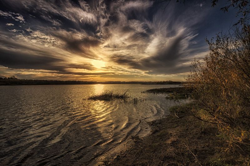 закат, осень, река, небо, облака, отражение, солнце Закат взволнованного неба 2 фото превью