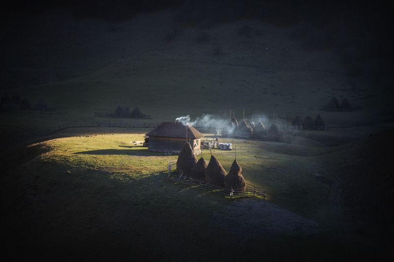 #romania #landscape #fairytale #magic_place #travelphotography #places #sunrise #village #adventure Там где время остонавливается. фото превью