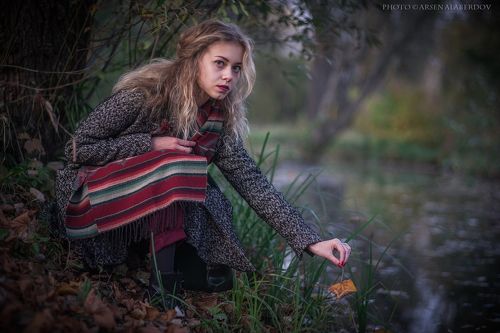 ДЕВУШКА ОСЕНЬ