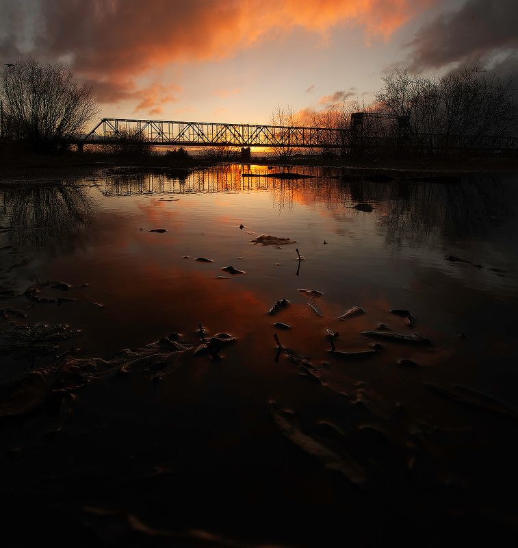 Мост на рассвете. фото превью