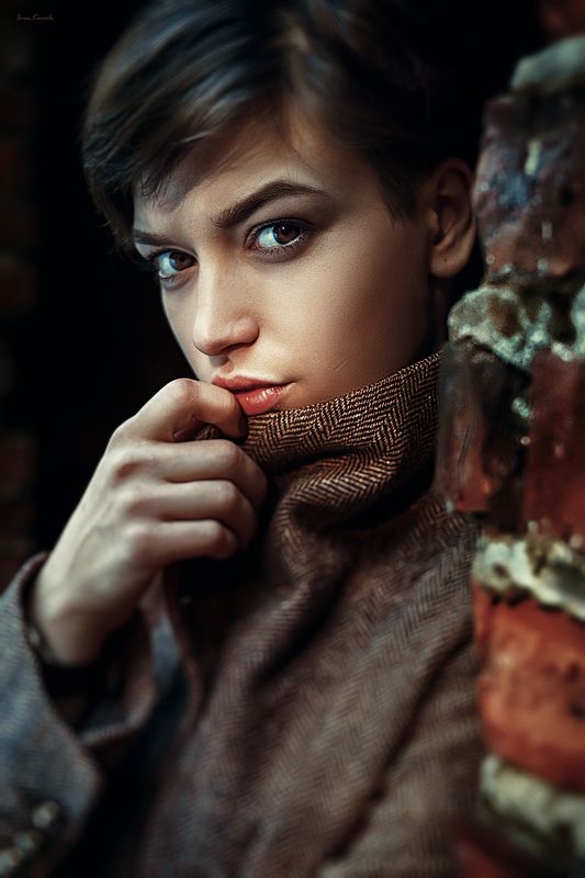 люди, девушка, улица, портрет, брюнетка, взгляд, глаза, кареглазая, пальто, текстура, кино, фильм, тонировка, картинка, молодая, красота, красивая, кареглазая, завод, кирпич, текстура, фотокузница, ivankovale Света фото превью