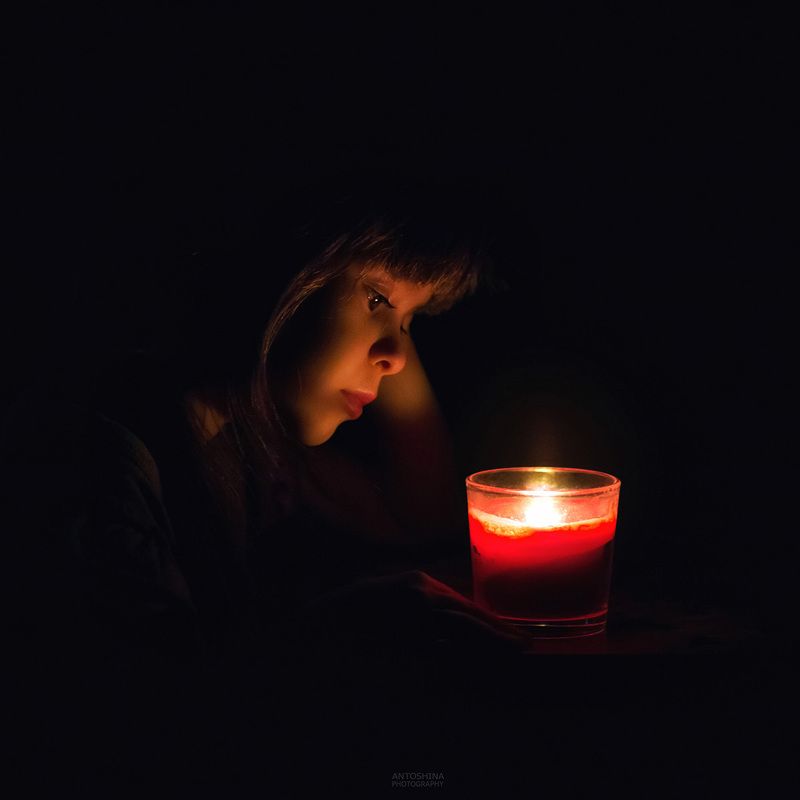 вечер, ребенок, дети, портрет, ночь, свеча, огонь, evening, child, children, portrait, night, candle, fire Вечерняя грусть фото превью
