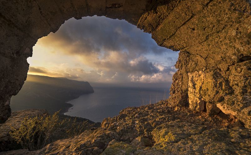 Окно в осеннее небо фото превью