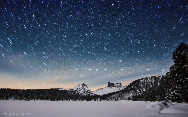 ергаки, озеро светлое, звезды, ночное небо Звезды над замерзшим озером фото превью