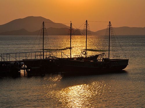 Два коробля