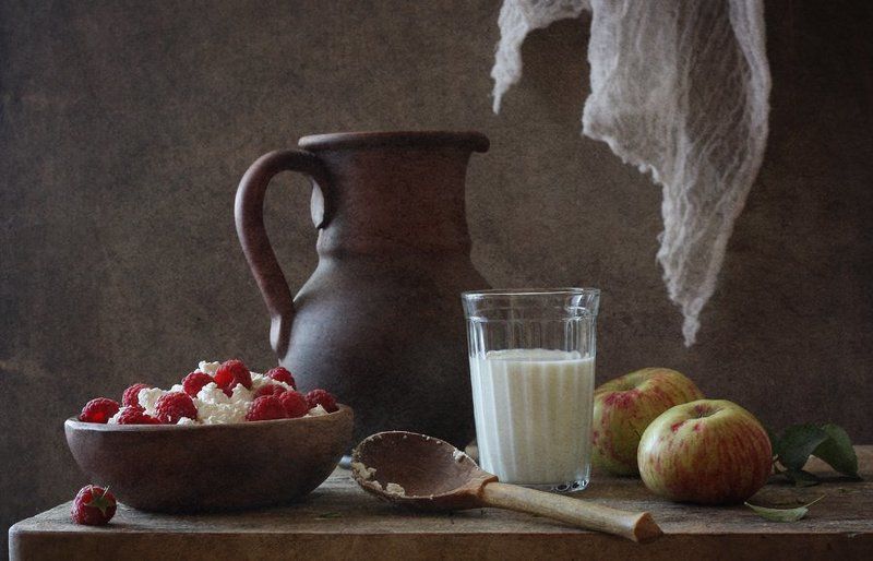 малина, творог, ложка, молоко С творогом и малиной фото превью