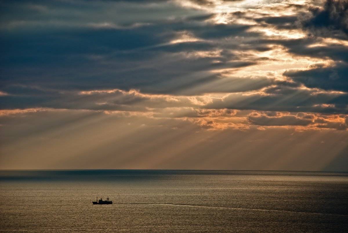 море, крым, закат, лучи, тучи, корабль, небо,, Надежда