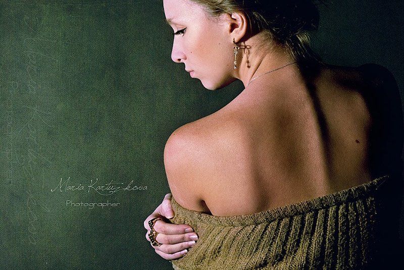 Спина так замерзла, где печки стена? Прильнуть бы, застыть и забыться. Надеяться бы, без надежды нельзя,- Так просто тепло не приснится..... фото превью