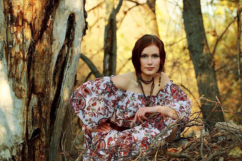 девушка, деревья, ветки, , осень  фото превью