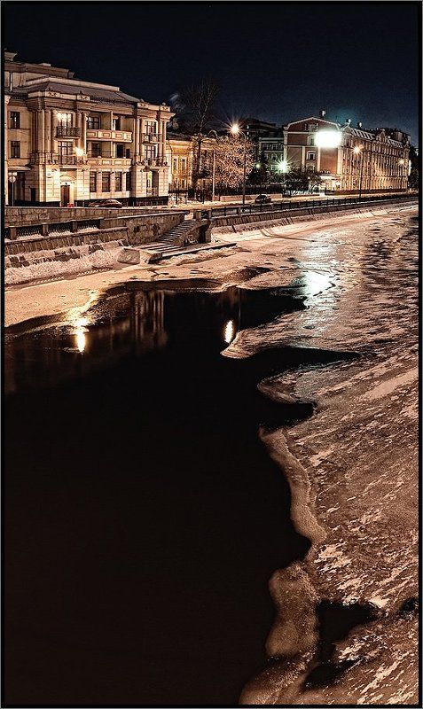Ночные гулялки на Озерковской набережной фото превью