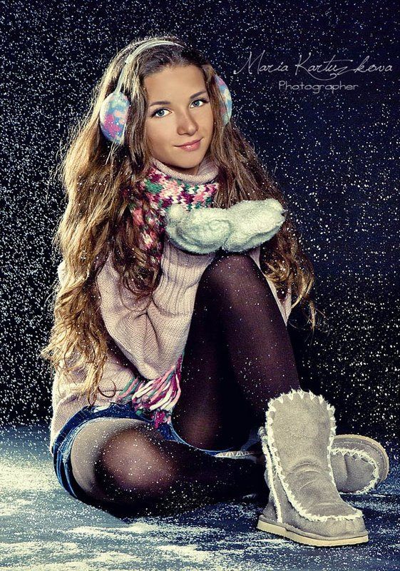 Я очень замерзла, нет в теле тепла.  Дышу на ладони, пытаясь согреться.  Быть может тогда я была не права?..  Но нету значенья, ведь сердце не бьется... фото превью