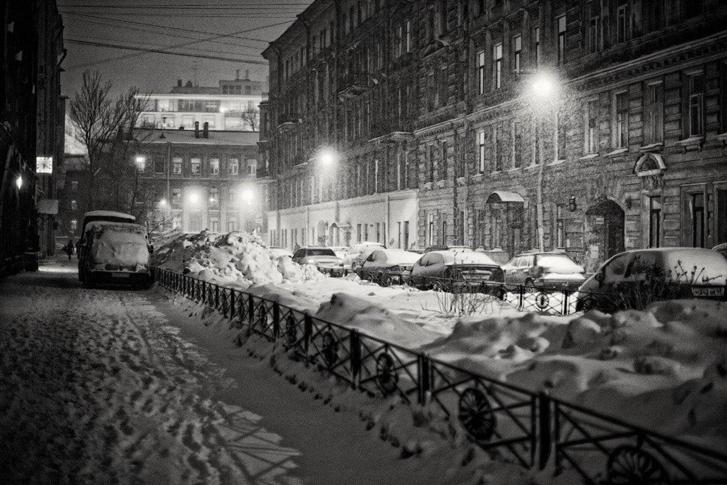город, россия, санкт-петербург, зима, снег, метель, ночь, фонарь, улица, дом, здание, архитектура, центр, автомобиль, сугроб, Дмитрий Шамин