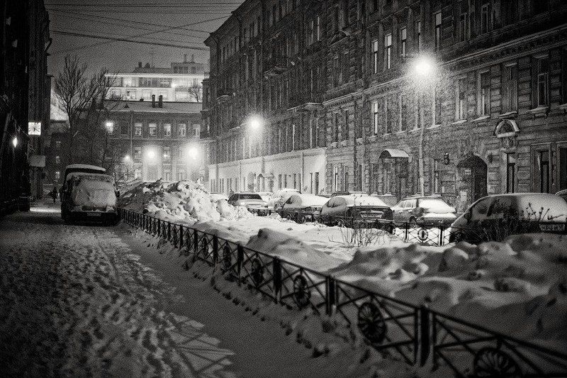 город, россия, санкт-петербург, зима, снег, метель, ночь, фонарь, улица, дом, здание, архитектура, центр, автомобиль, сугроб Метель на ночных улицах фото превью