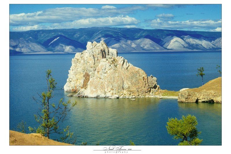 Байкал, остров Ольхон, скала Шаманка. фото превью