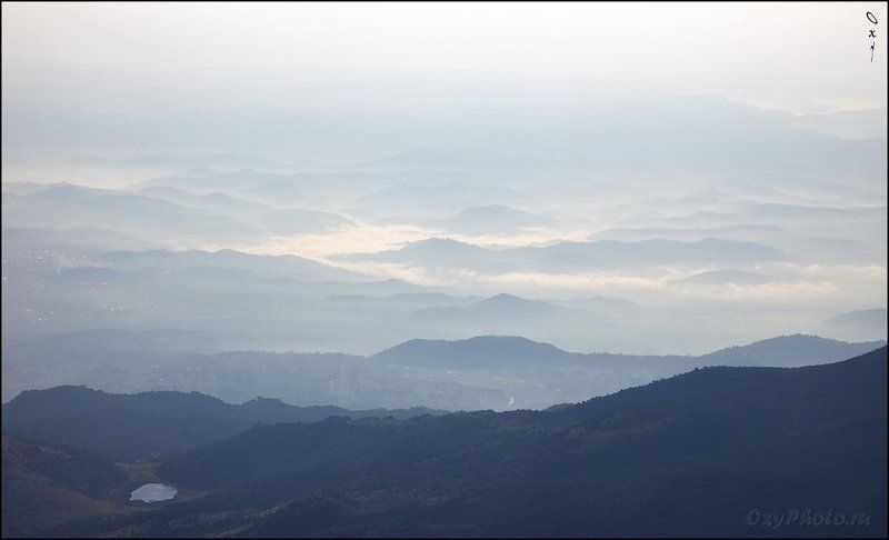 африка, africa, руанда, rwanda, вирунга, virunga, вулкан, карисимби, karisimbi, горы Всё еще в утренней дымке, подсвеченной уже поднявшимся солнцем. фото превью