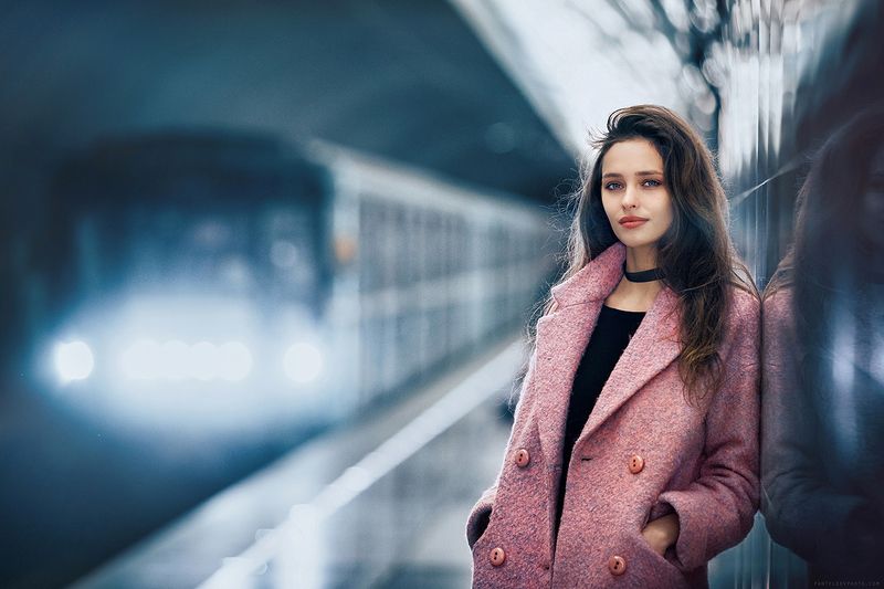 портрет, девушка, метро, станция, тоннель, архитектура, геометрия, цвета Елена фото превью