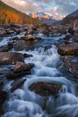 Шумы, система водопадов, соединяющая среднее и нижнее Мультиские озёра...(Алтай, сентябрь 2017)