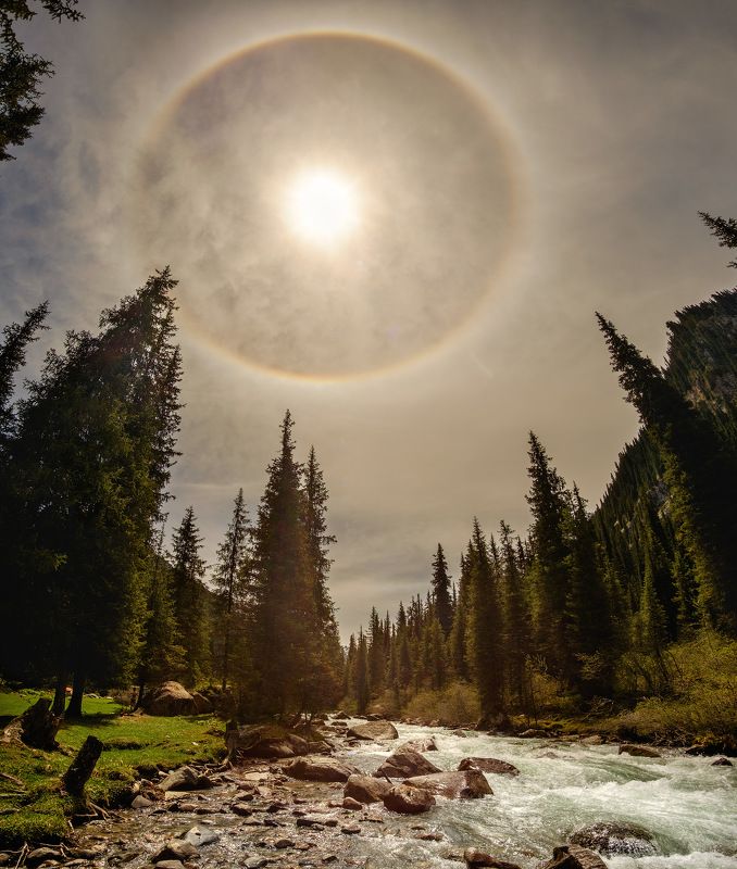 киргизия, азия, пейзаж, природа, весна, горы, ущелье, солнце, гало, путешествие, каньон, скалы, река Гало фото превью