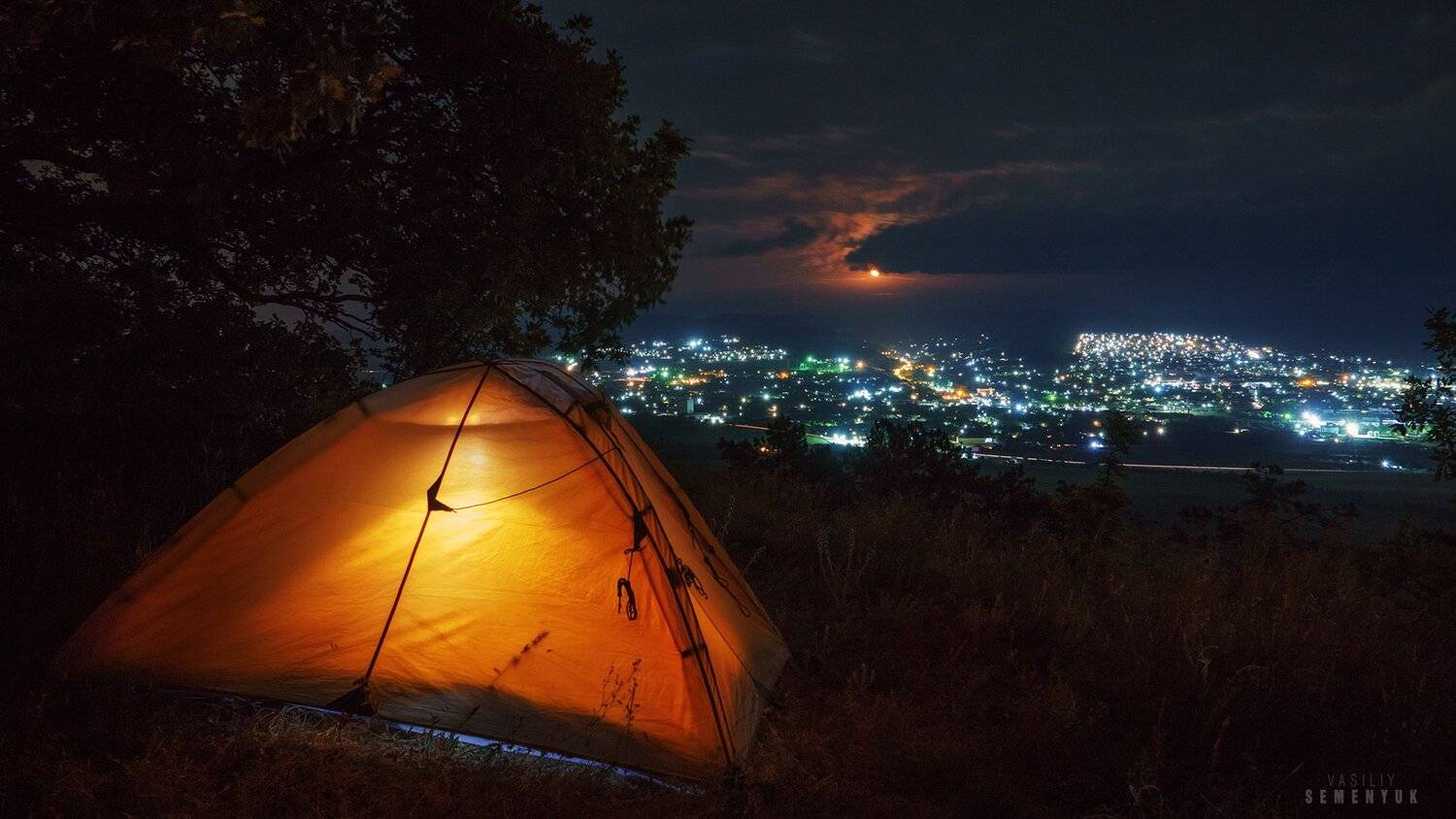 крым, бахчисарай, биюк-яшлау, ночь, городские огни, палатка, луна, длинная выдержка, ночное фото., Семенюк Василий