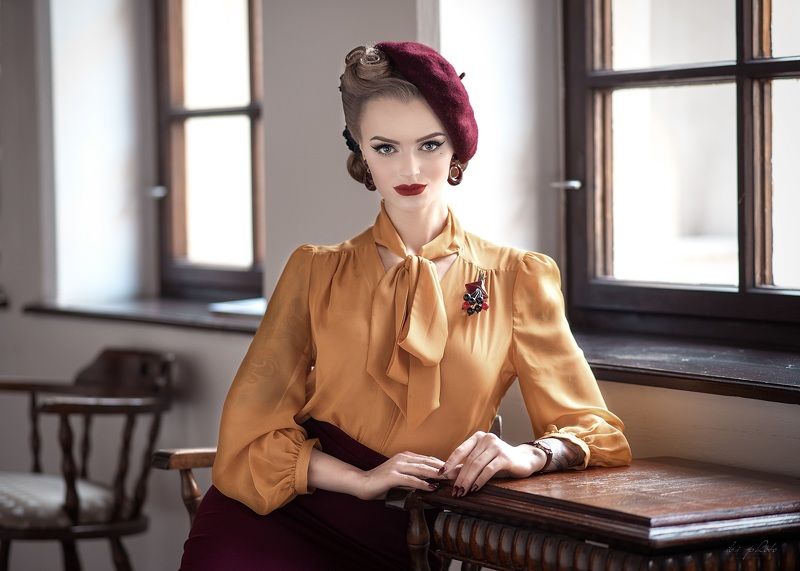 woman portrai Waiting фото превью