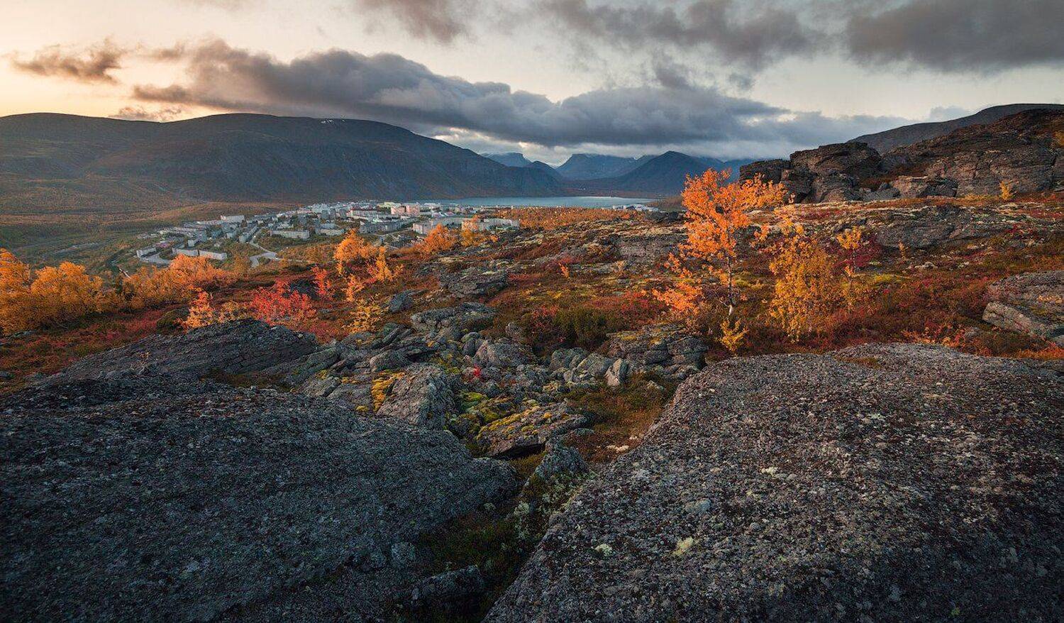 пейзаж,горы,россия,кольский,осень,перспектива,небо,закат,деревья, Виталий Истомин