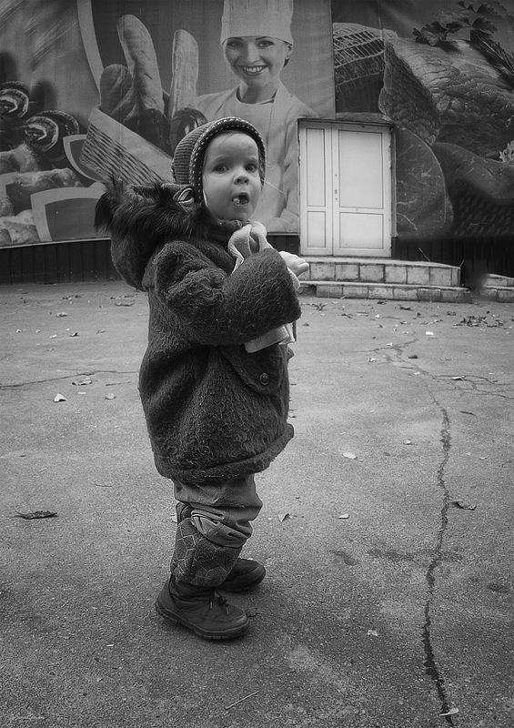 дети,девочка,портрет,улица,город,жанр *** фото превью