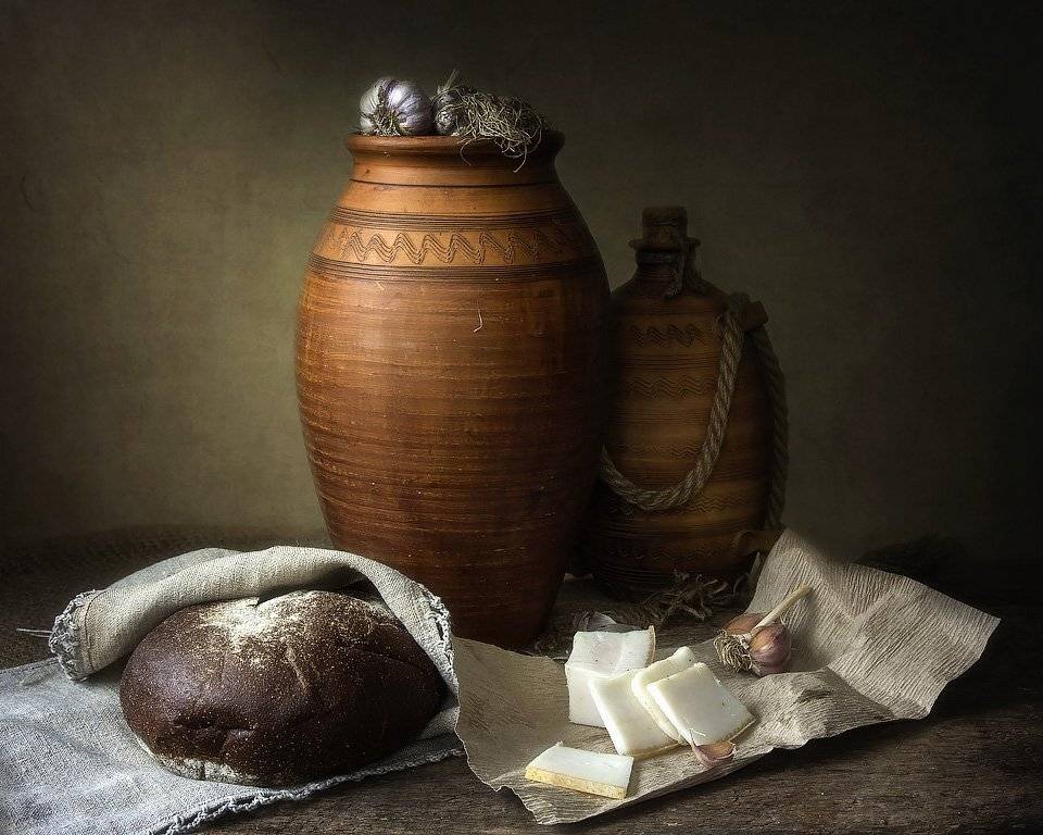 натюрморт, художественное фото, хлеб, сало, чеснок, глиняный горшок, фляга, Ирина Приходько
