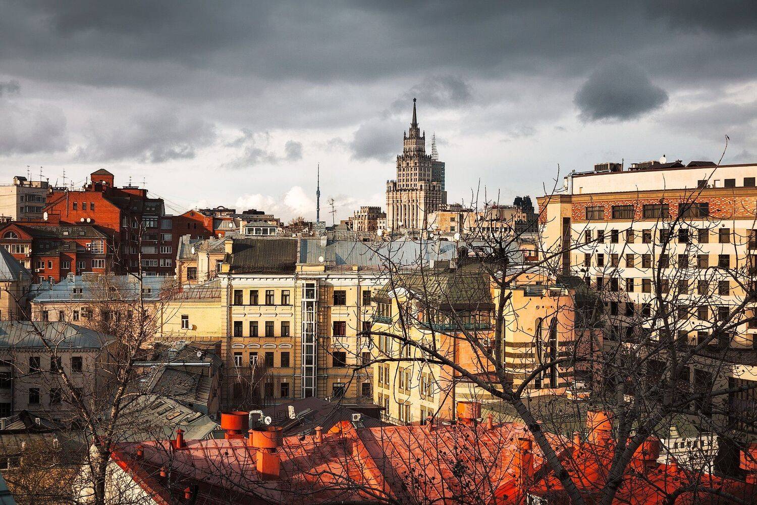москва, крыши, дома, гостиница, свет, цвет, тучи, солнце,, Андрей Огнев
