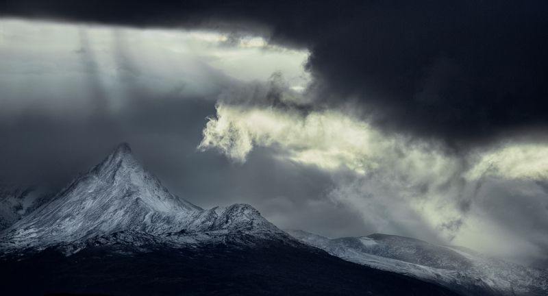 Under the clouds... фото превью