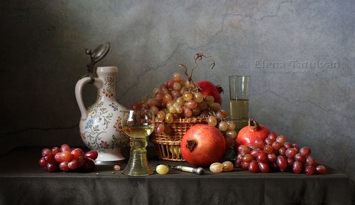 Виноград и гранаты