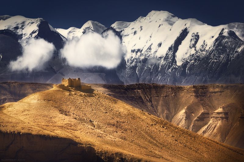 Непал, горы, солнце, высота, пик, снег, песок, дюны, путешествия, облака, пейзаж, крепость, руины, mountains, Nepal, explore, outdoor, snow, peak, sand, wind, sunset, range, himal Дзонг-Кречер фото превью