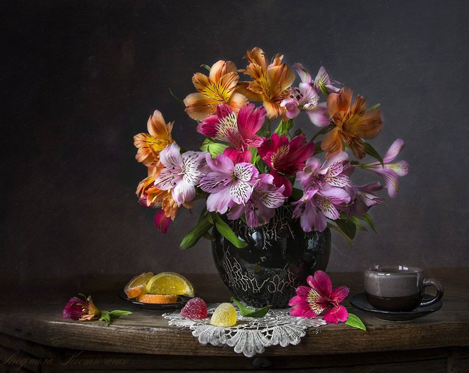 красивый натюрморт с альстромерией,цветы,букет,художественное фото,искусство,творчество., Людмила Костюченко