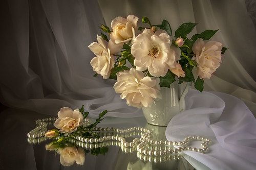 Розы с жемчугом..