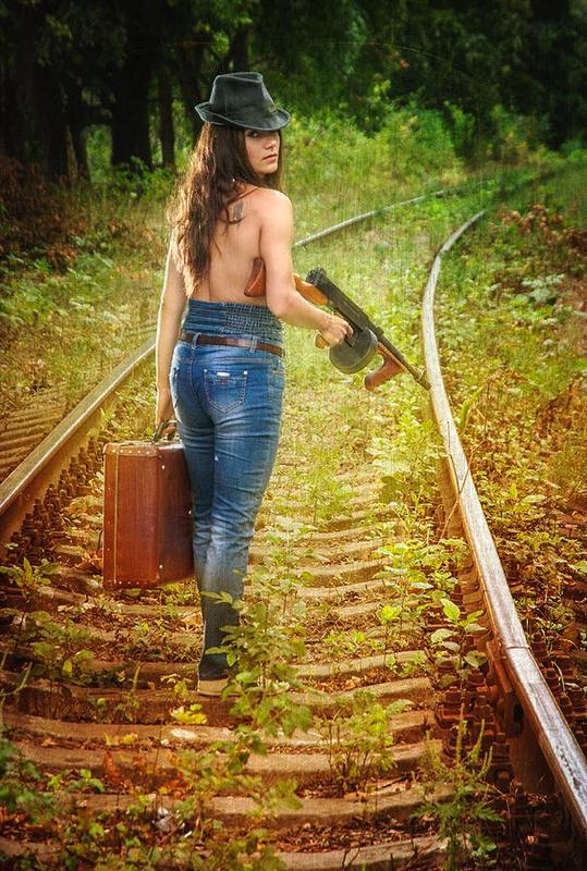 девушка,железная дорога,путешествие,природа,пейзаж The girl on the railway фото превью