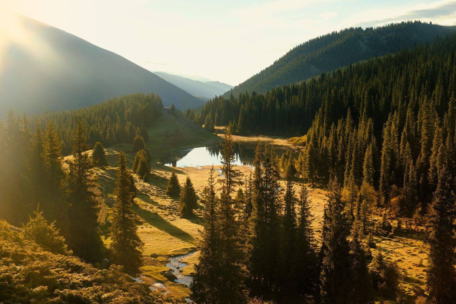 киргизия, азия, пейзаж, природа, весна, горы, ущелье, рассвет, лес, река, путешествие, озеро, отражение, Оборотов Алексей