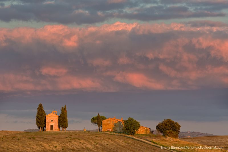 Тоскана. Часовня Виталетта на закате фото превью