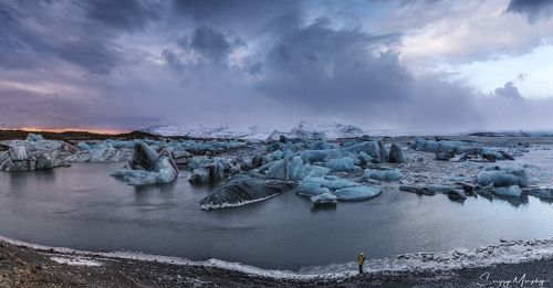 Waiting for sunrise at Jokulsarlon lagoon. Iceland.