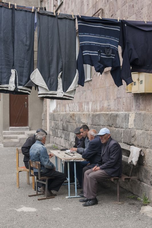 двор, люди, улица, город, игра, досуг, армения, горис Занавес фото превью