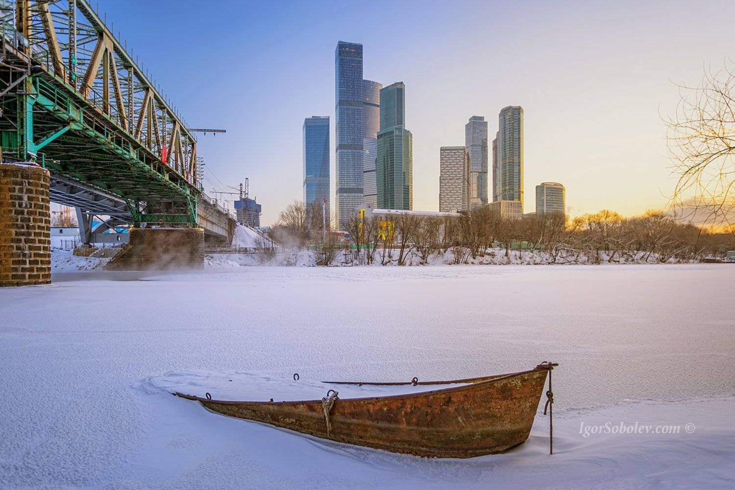 лодка, москва-сити, москва, зима, утро, снег, boat, moscow-city, moscow, winter, morning, snow, Соболев Игорь