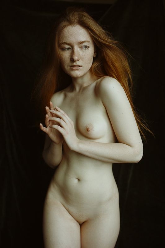 девушкав,згляд,модель,портрет,жанр,глаза,любитель,ню,топлесс,фотография,фотосессия,прикосновение, арт Ода Ботичелли фото превью