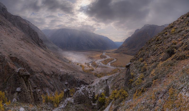Горный Алтай, Чулышман, урочище Аккурум, ущелье Карасу, долина, октябрь  У \